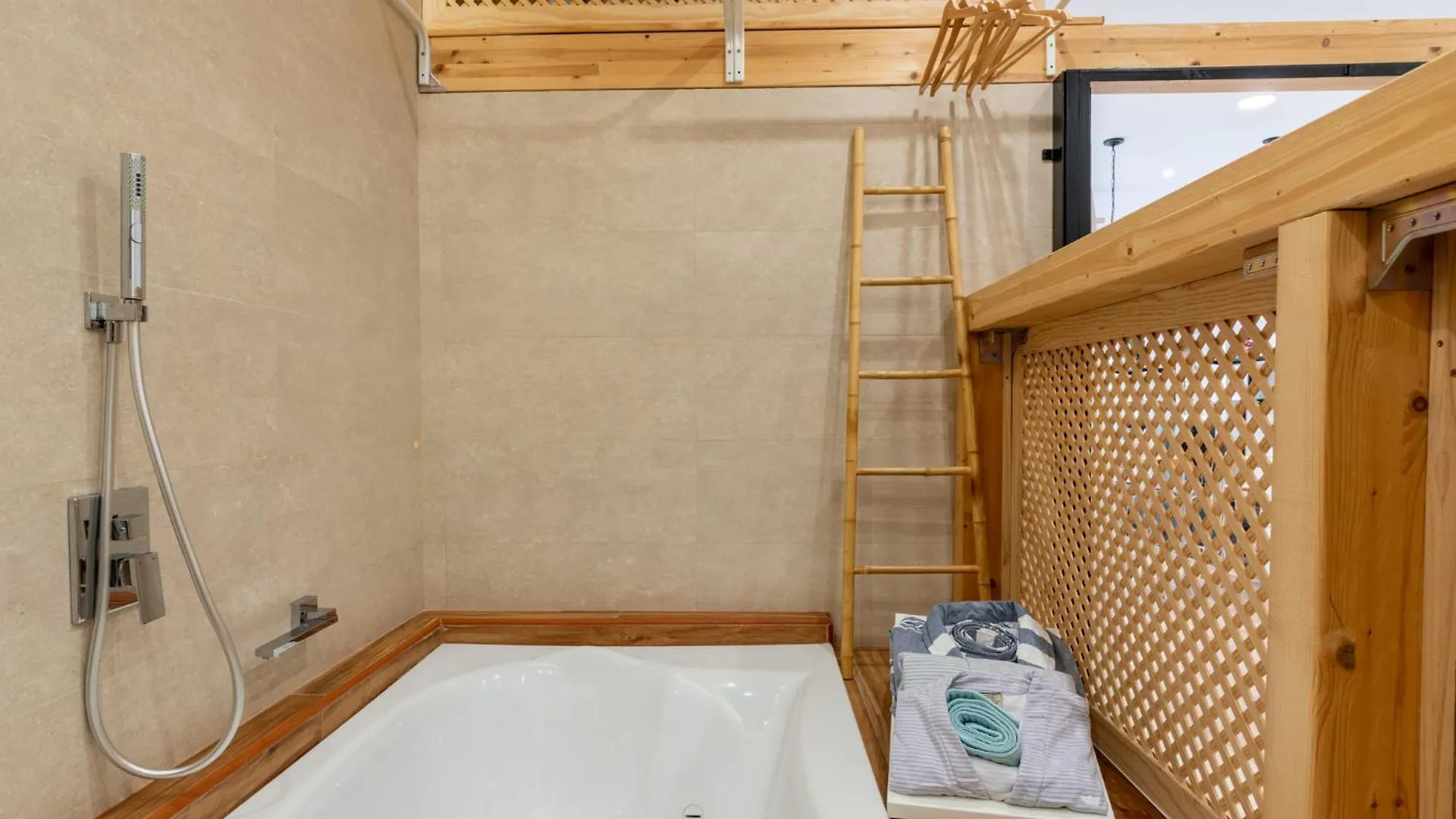 Little Palace, Jacuzzi Privado 塞维利亚 公寓