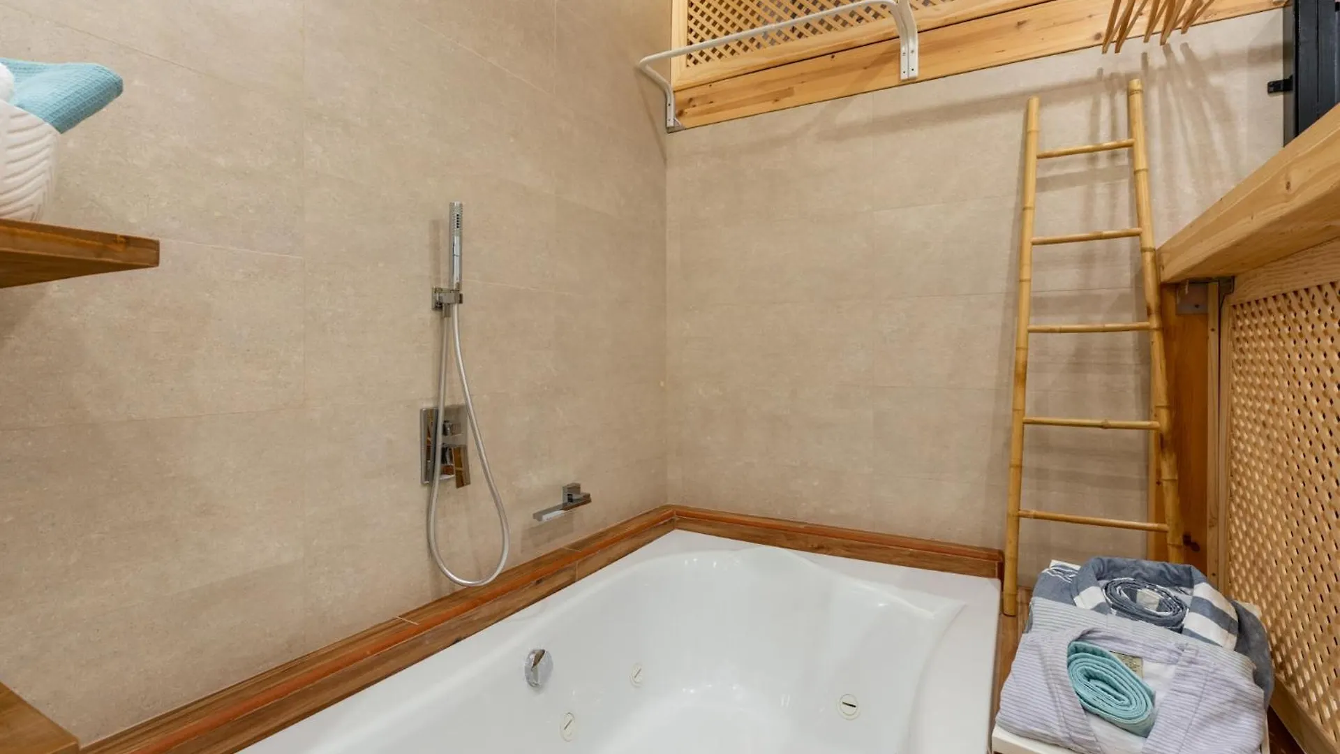 Little Palace, Jacuzzi Privado Seville 0*,
